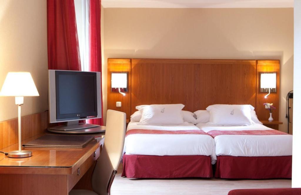 Ateneo Puerta Del Sol Мадрид Номер фото