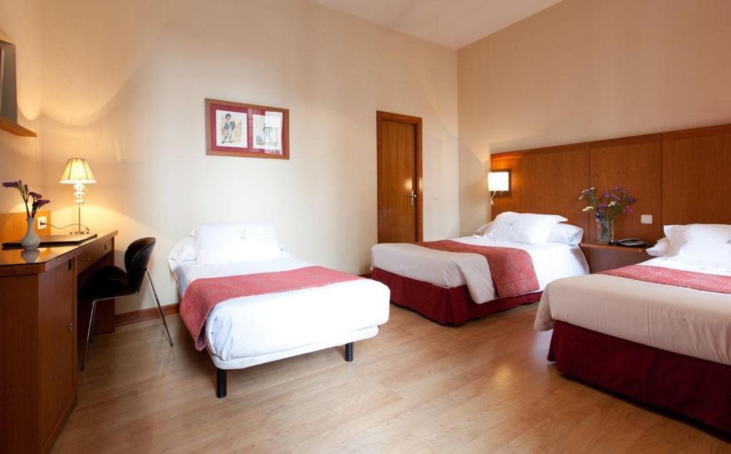 Ateneo Puerta Del Sol Мадрид Номер фото